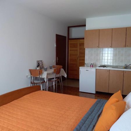 Apartments Davor Биоград на Мору Екстериор снимка