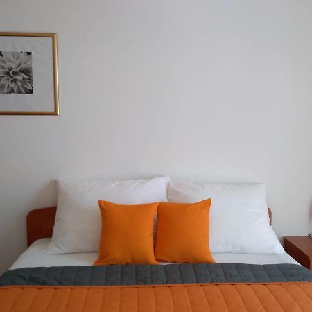 Apartments Davor Биоград на Мору Екстериор снимка