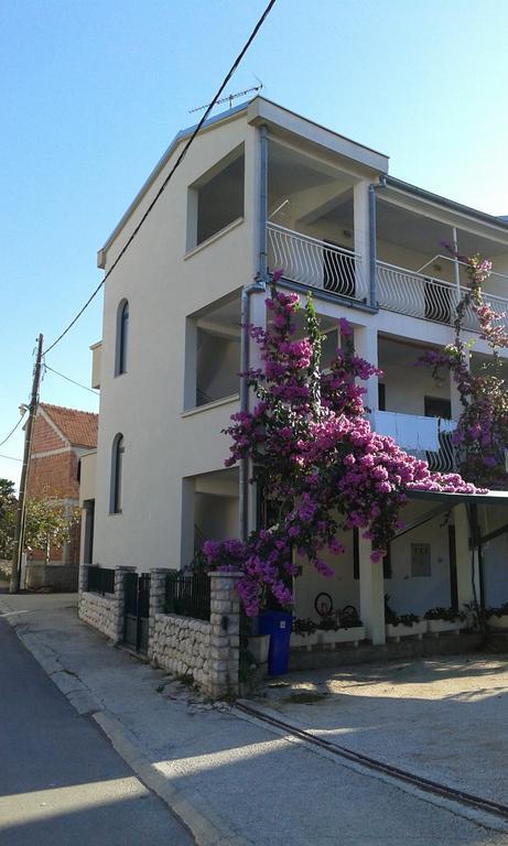 Apartments Davor Биоград на Мору Екстериор снимка