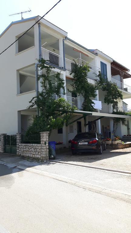 Apartments Davor Биоград на Мору Екстериор снимка