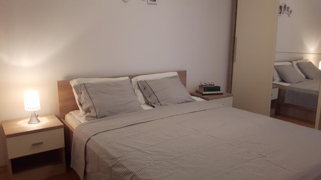 Apartments Davor Биоград на Мору Екстериор снимка