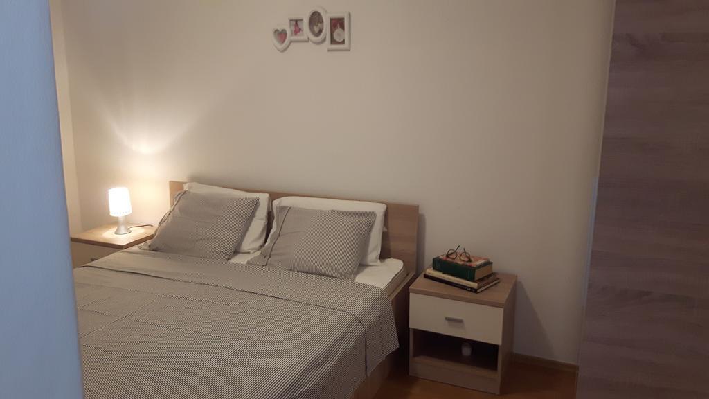 Apartments Davor Биоград на Мору Екстериор снимка
