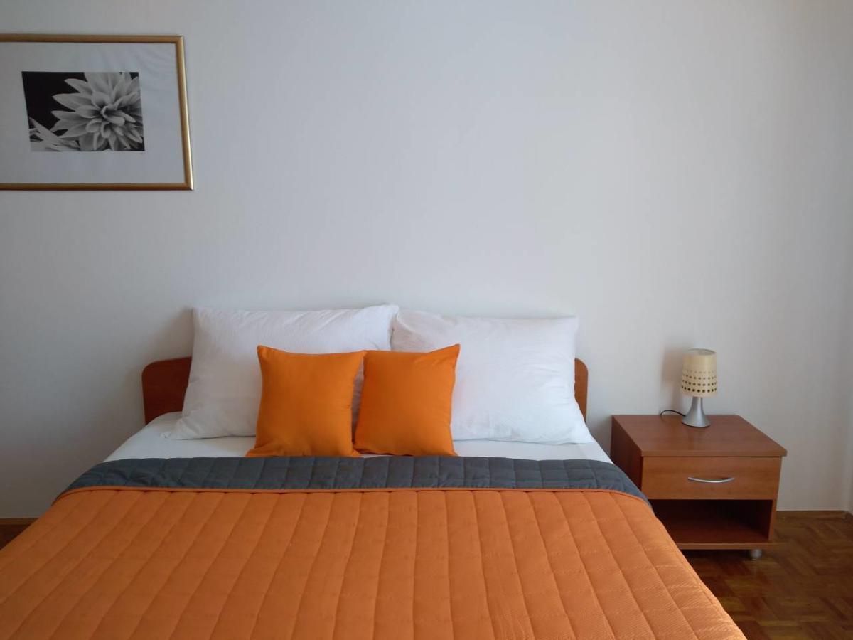 Apartments Davor Биоград на Мору Екстериор снимка