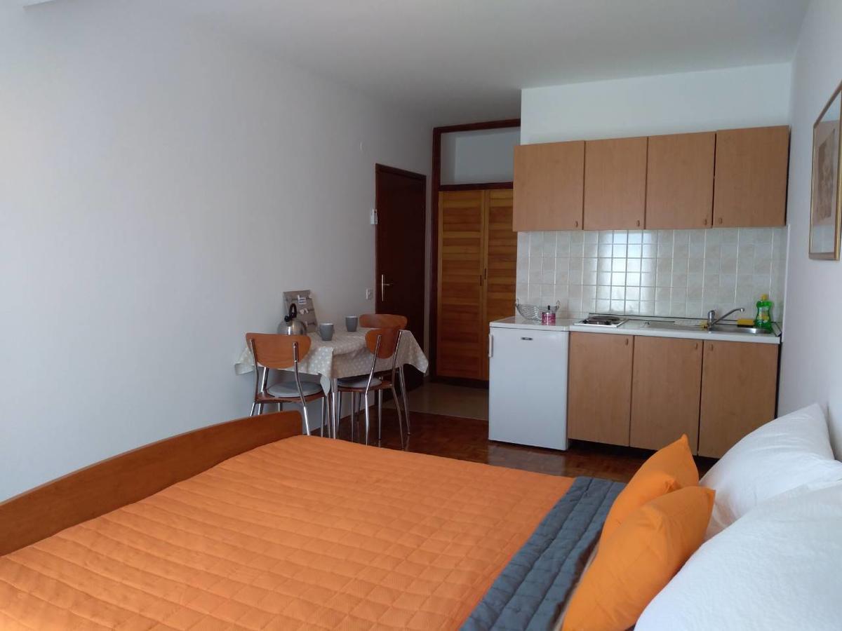 Apartments Davor Биоград на Мору Екстериор снимка