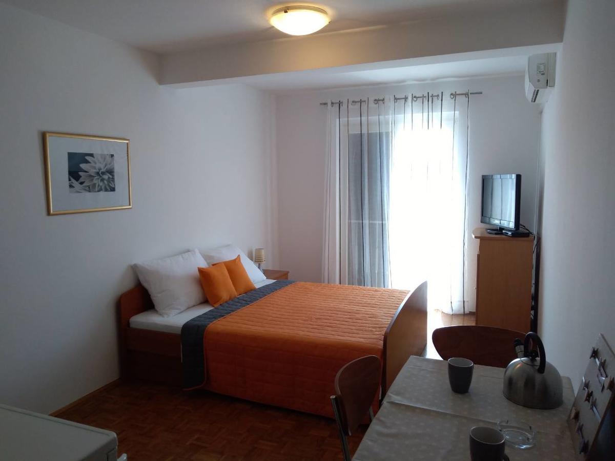 Apartments Davor Биоград на Мору Екстериор снимка