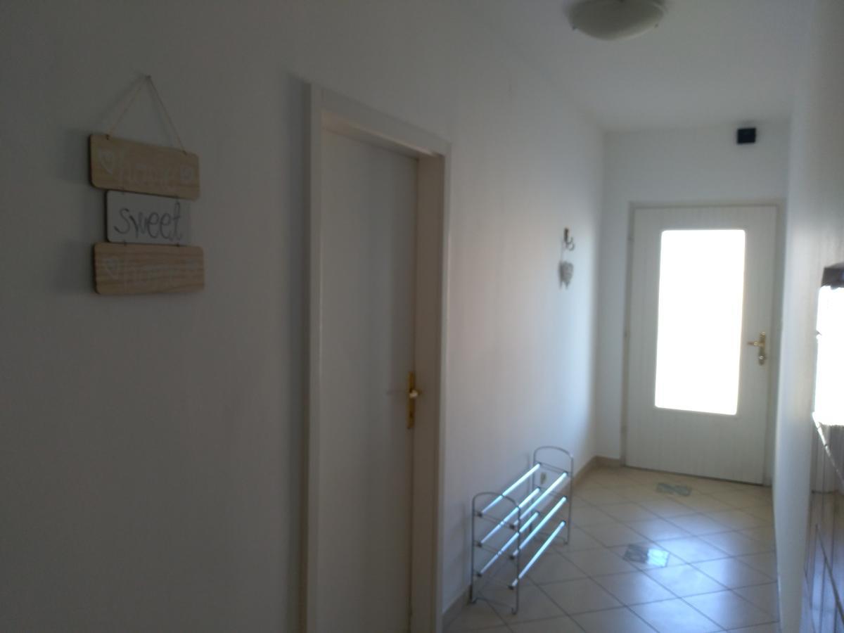 Apartments Davor Биоград на Мору Екстериор снимка